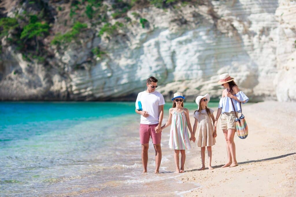 Journée à la plage : nos astuces pour un sac de plage parfaitement préparé pour les enfants